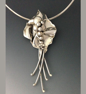 A Flower Pendant with Reeds